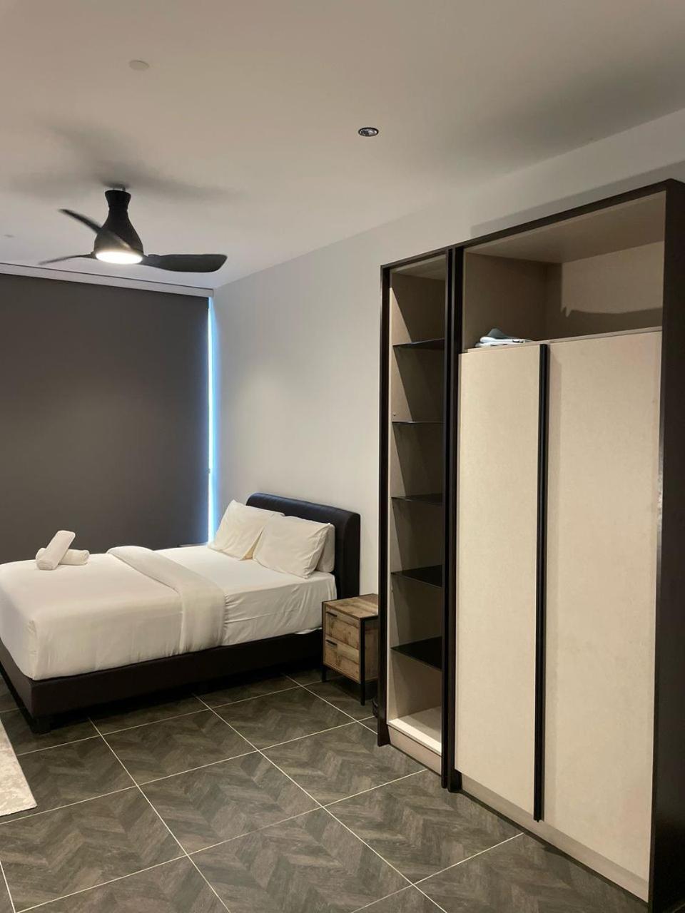 Scarletz Suites Twin Tower Klcc Kuala Lumpur By Okidoki المظهر الخارجي الصورة